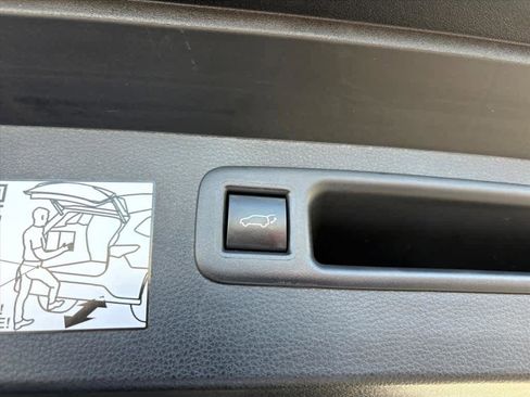 Used 2024 Toyota Highlander Platinum image 30