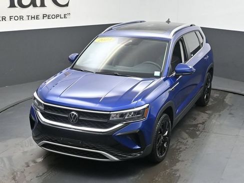 Used 2023 Volkswagen Taos SE w/ Panoramic Sunroof Package FWD image 47