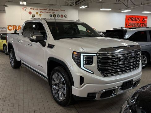 Used 2023 GMC Sierra 1500 Denali w/ Denali Reserve Package AWD/4WD image 10