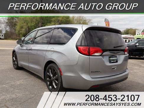 Used 2019 Chrysler Pacifica Touring Plus w/ Advanced Safetytec Group FWD image 6