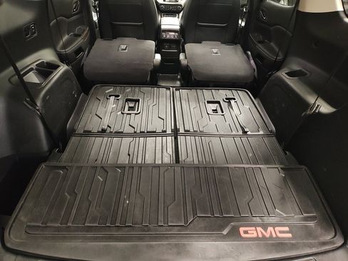 Used 2022 GMC Acadia Denali w/ Denali Ultimate Package image 17