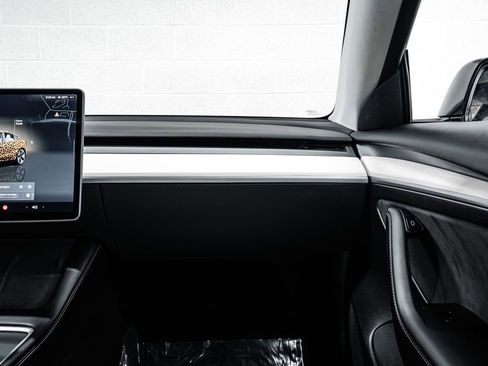 Used 2023 Tesla Model 3 Standard Range image 26