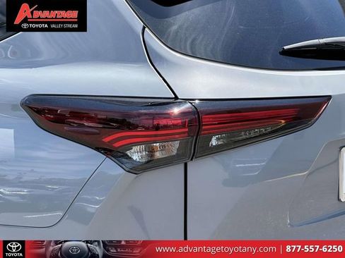 Certified 2024 Toyota Highlander XLE AWD/4WD image 13