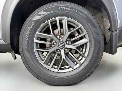 Used 2023 Nissan Rogue S AWD/4WD image 30