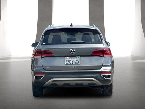 Used 2022 Volkswagen Taos SE FWD image 5