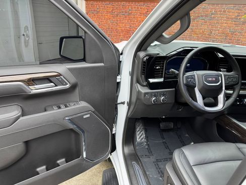 Used 2025 GMC Sierra 1500 Elevation w/ Elevation Premium Package AWD/4WD image 10