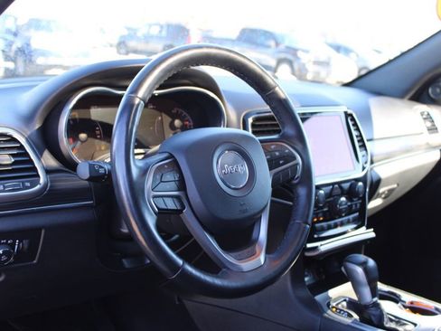 Used 2019 Jeep Grand Cherokee Limited image 18