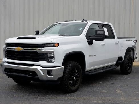 Used 2024 Chevrolet Silverado 2500 LT w/ Safety Package AWD/4WD image 4