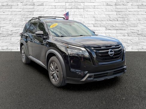 Used 2022 Nissan Pathfinder SV w/ SV Black Package image 4