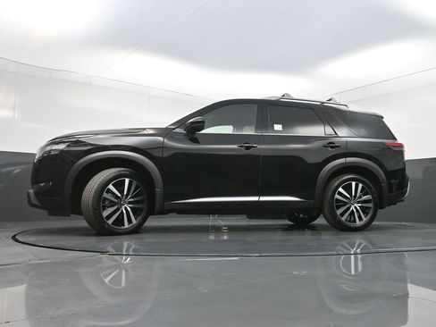 Used 2025 Nissan Pathfinder Platinum w/ Cargo Package FWD image 33