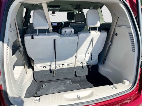 Used 2018 Chrysler Pacifica Touring-L Plus FWD image 27