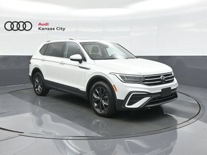 Used 2023 Volkswagen Tiguan SE w/ Panoramic Sunroof Package