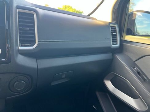 Used 2024 Nissan Frontier SL w/ Technology Package AWD/4WD image 35
