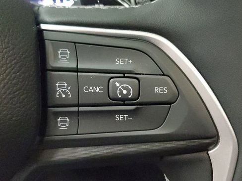 Used 2024 Jeep Grand Cherokee L Laredo w/ Luxury Tech Group I image 34