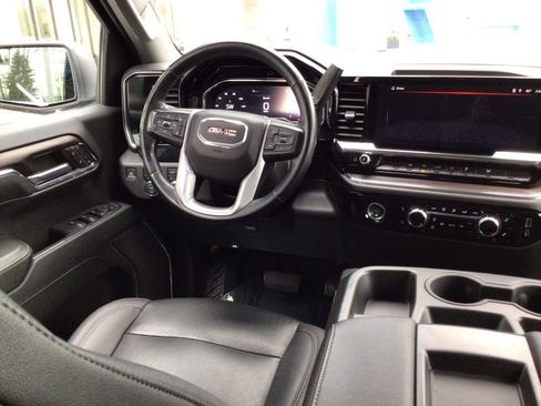Used 2024 GMC Sierra 1500 SLT image 12