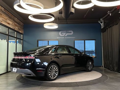 Used 2019 Lincoln MKZ Reserve FWD image 3