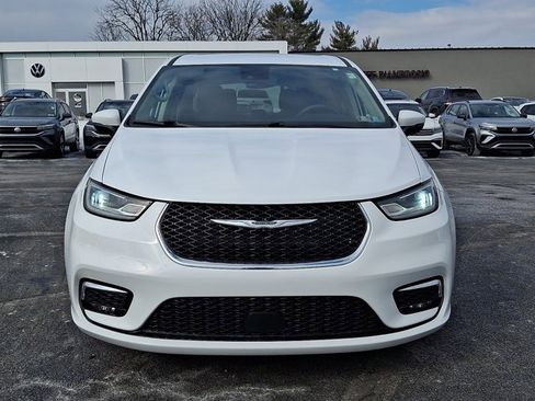 Certified 2023 Chrysler Pacifica Touring-L image 2