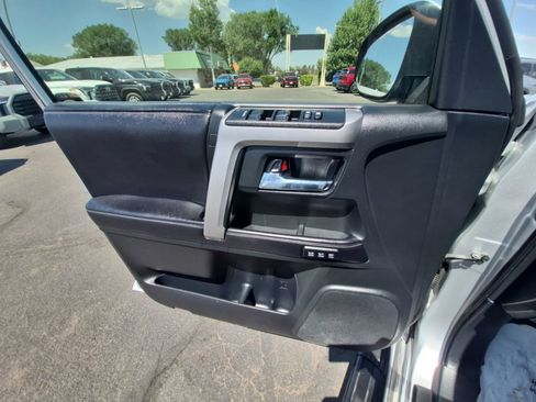Used 2016 Toyota 4Runner Limited AWD/4WD image 32