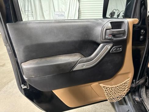 Used 2012 Jeep Wrangler Rubicon w/ PWR Convenience Group AWD/4WD image 17