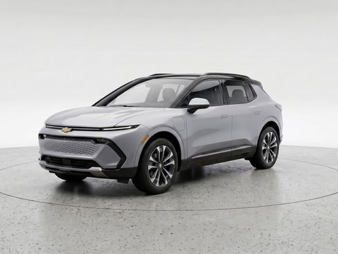Used 2025 Chevrolet Equinox LT FWD image 3