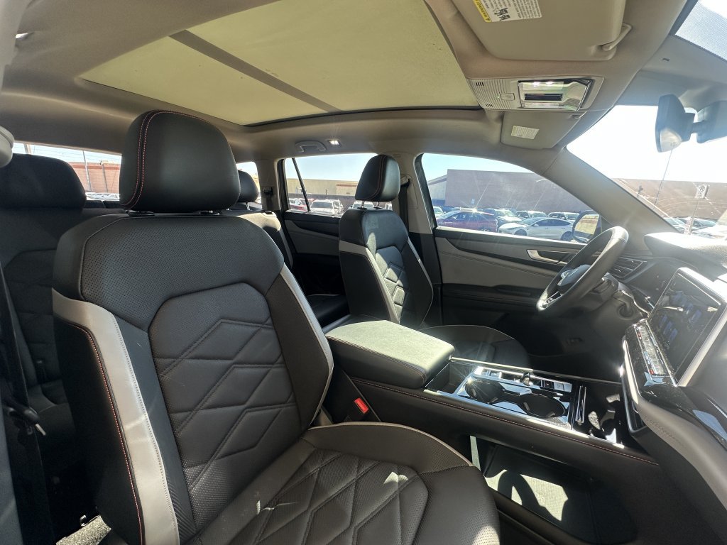 Used 2024 Volkswagen Atlas Peak Edition SE AWD/4WD image 46