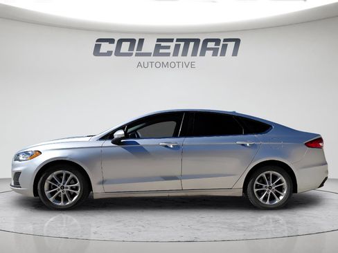 Used 2019 Ford Fusion SE FWD image 2