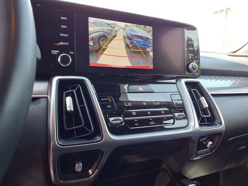 Certified 2023 Kia Sorento S FWD image 17