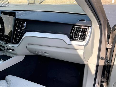 New 2026 Volvo XC60 T8 Ultra w/ Protection Package Premier image 28