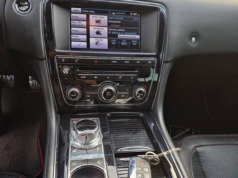 Used 2014 Jaguar XJ R LWB RWD image 18