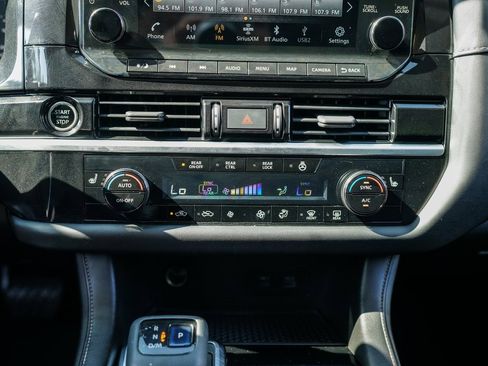 Used 2022 Nissan Pathfinder SL w/ SL Black Package image 33