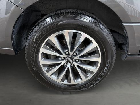 Used 2016 Lincoln Navigator L Select image 17