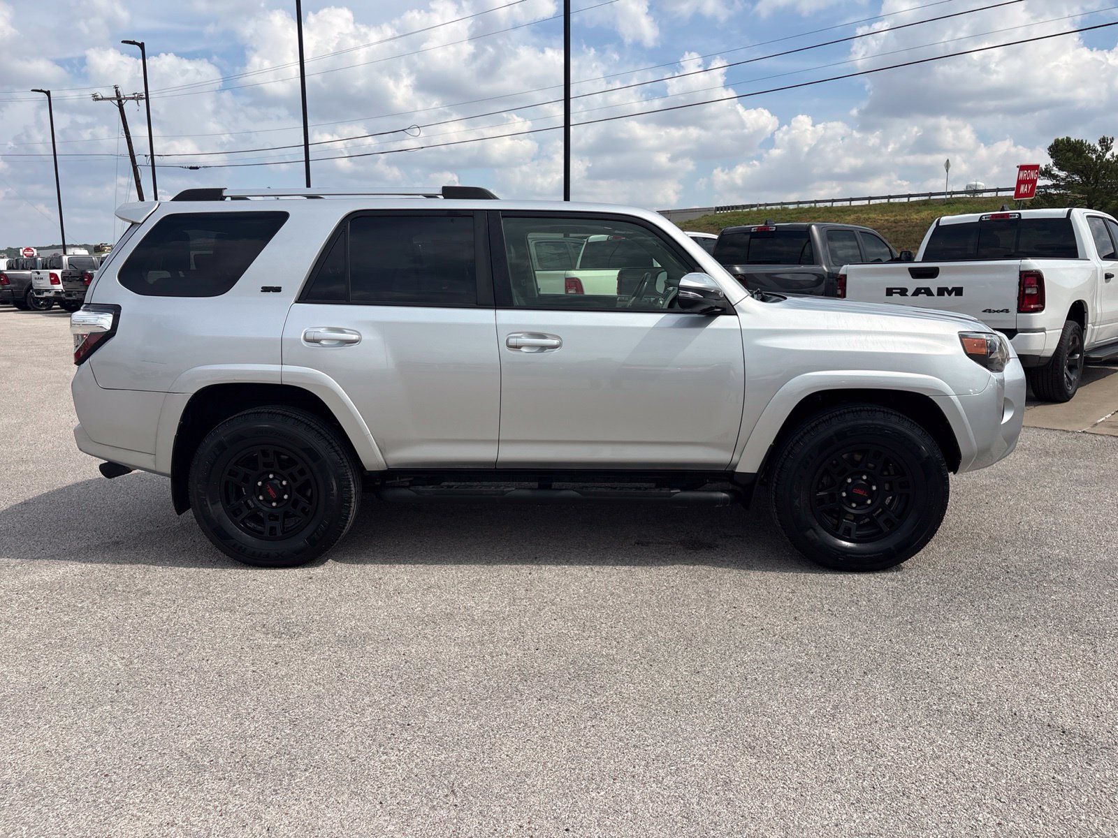 Used 2023 Toyota 4Runner SR5 Premium w/ Moonroof Package AWD/4WD image 7