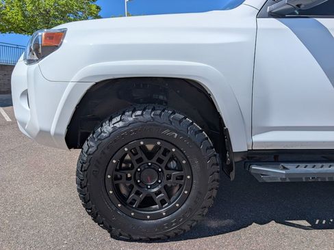 Used 2022 Toyota 4Runner SR5 Premium w/ Moonroof Package AWD/4WD image 11