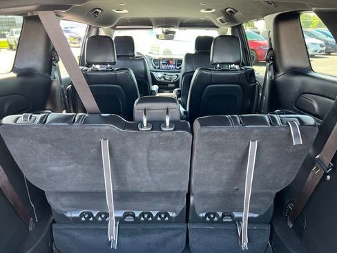 Used 2025 Chrysler Pacifica Select FWD image 7