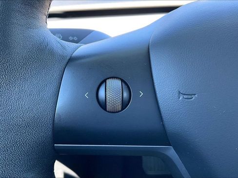 Used 2023 Tesla Model Y Long Range AWD/4WD image 18