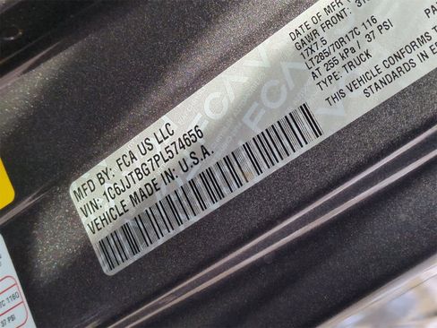 Certified 2023 Jeep Gladiator Rubicon w/ Cold Weather Group image 35