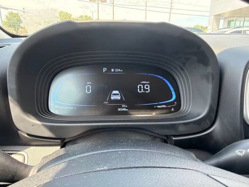 Used 2025 Hyundai Venue SEL FWD image 42
