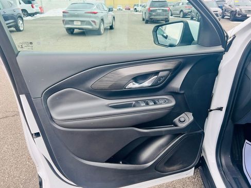 Used 2023 GMC Terrain SLE w/ Driver Convenience Package image 15