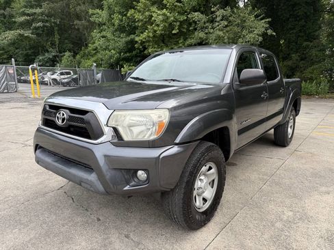 Used 2015 Toyota Tacoma PreRunner w/ SR5 Package RWD image 1