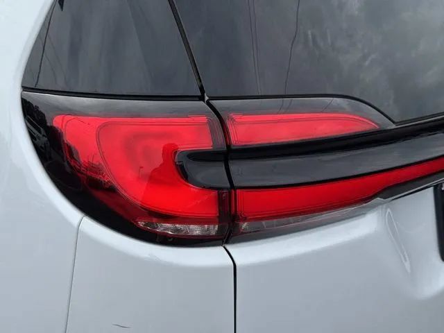 Used 2025 Chrysler Pacifica Limited FWD image 11