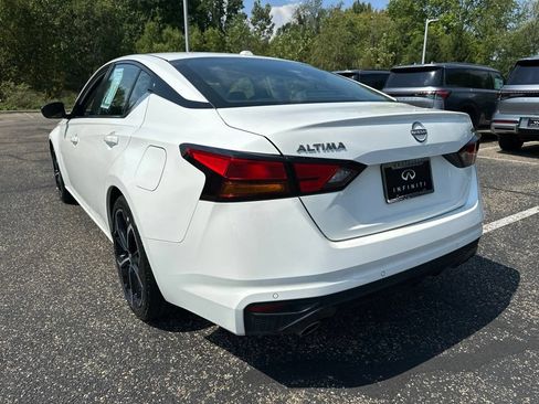 Used 2024 Nissan Altima 2.5 SR FWD image 8