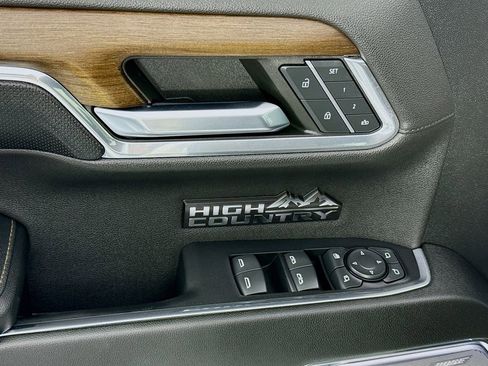 Used 2024 Chevrolet Silverado 1500 High Country w/ Technology Package image 18