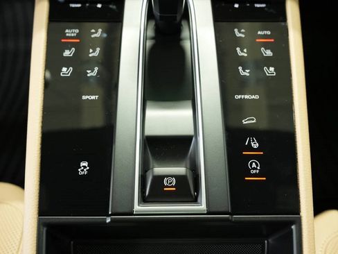 New 2025 Porsche Macan image 22