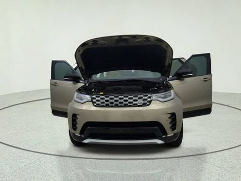 Used 2024 Land Rover Discovery Metropolitan Edition AWD/4WD image 13