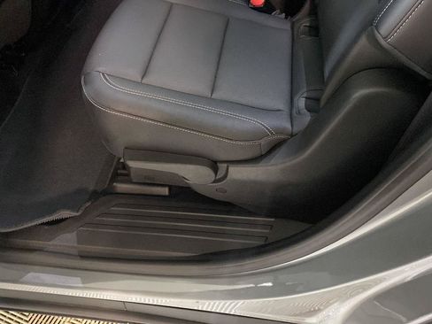 Used 2025 Chevrolet Traverse LT FWD image 26