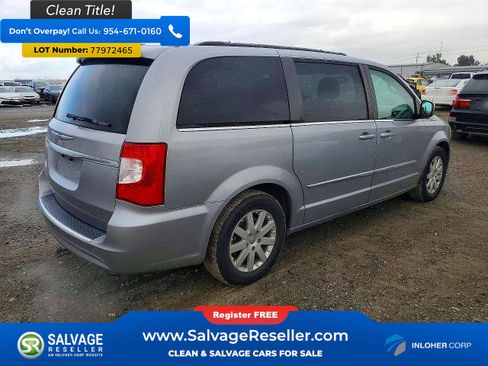 Used 2014 Chrysler Town & Country Touring image 4