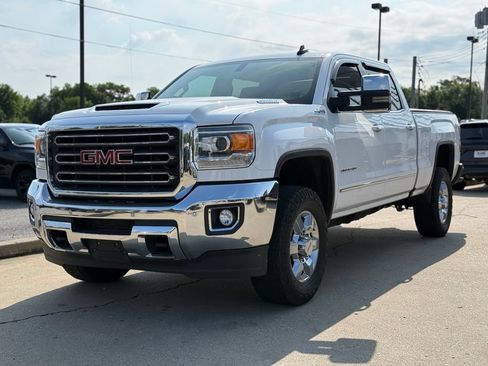 Used 2019 GMC Sierra 2500 SLT w/ Duramax Plus Package AWD/4WD image 2