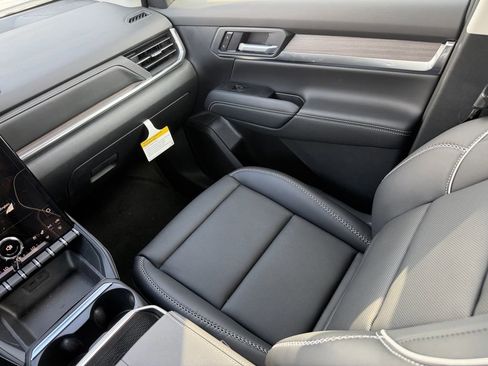 New 2026 GMC Terrain Denali w/ LPO, Floor Liner Package image 18