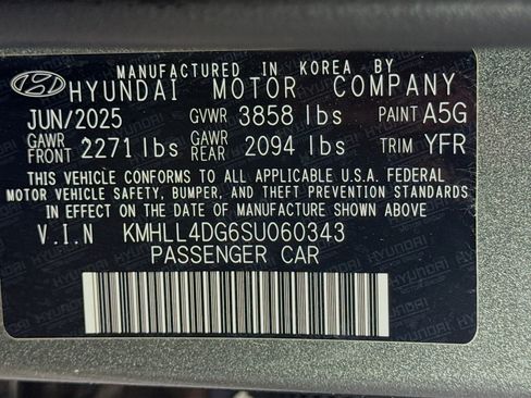 Used 2025 Hyundai Elantra SE FWD image 39