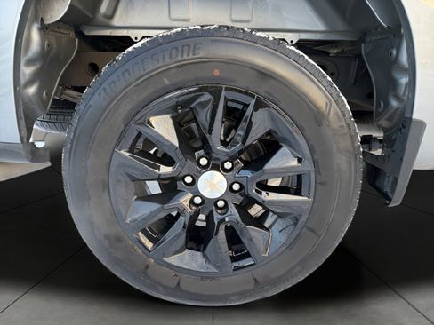 Used 2024 Chevrolet Silverado 1500 LT image 10